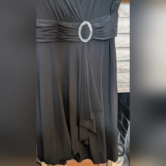 R&M Richards Black V-Neck Midi Dress with Rhinestone Buckle Size 12 - Picture 3 of 6